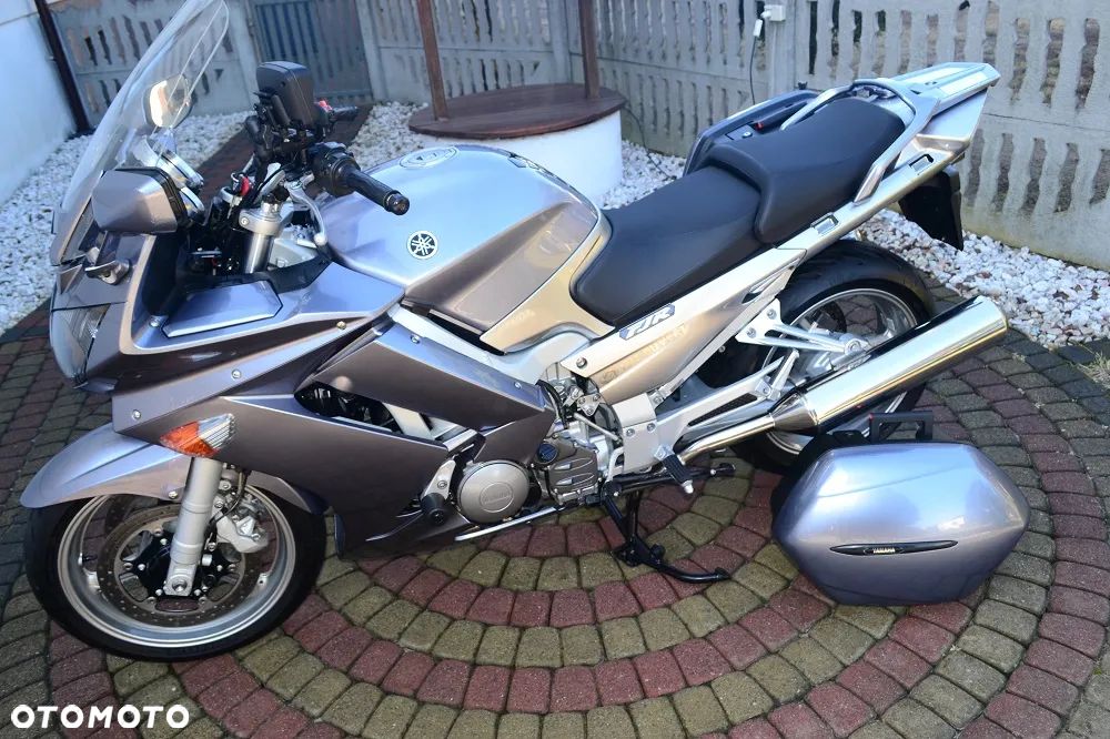 Yamaha FJR - 27