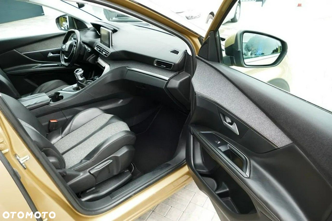 Peugeot 3008 1.2 PureTech Allure S&S - 16