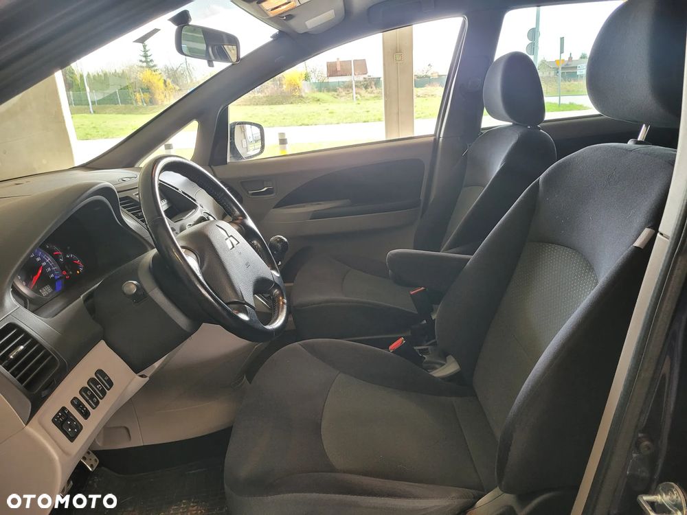 Mitsubishi Grandis 2.0 DI-D 7-Sitzer 30 Jahre - 12