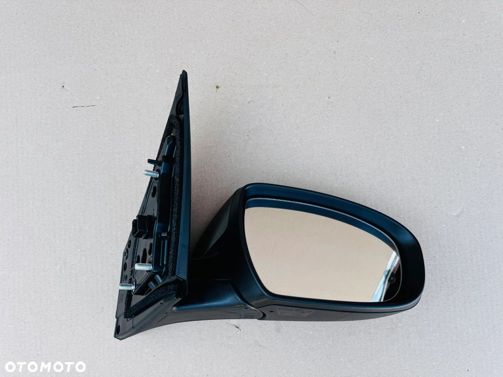 LUSTERKO HYUNDAI I20 II 2 8 PIN PRAWE - 1