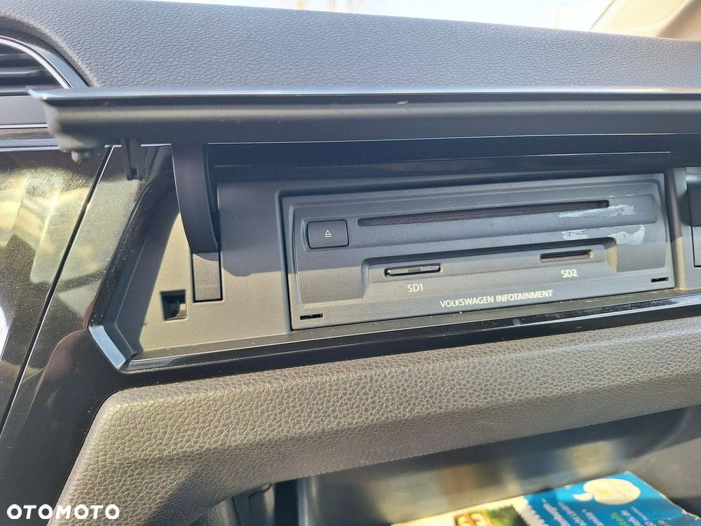 Volkswagen Touran 2.0 TDI BMT Comfortline - 27