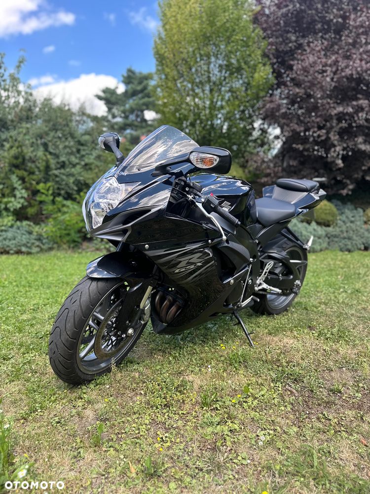 Suzuki GSR - 7