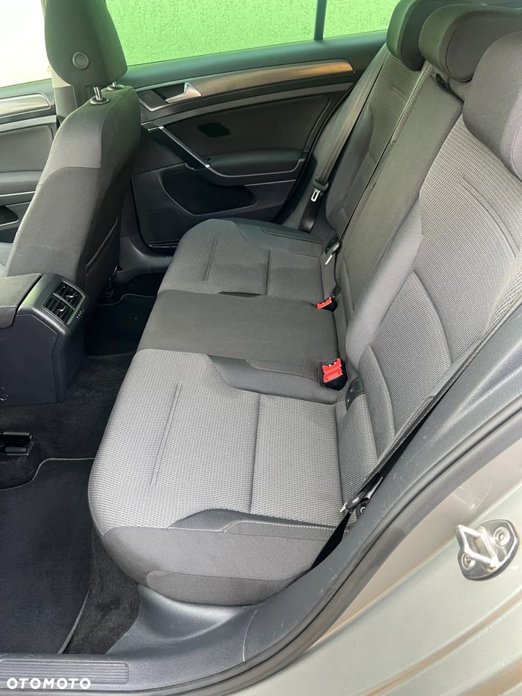 Volkswagen Golf - 11