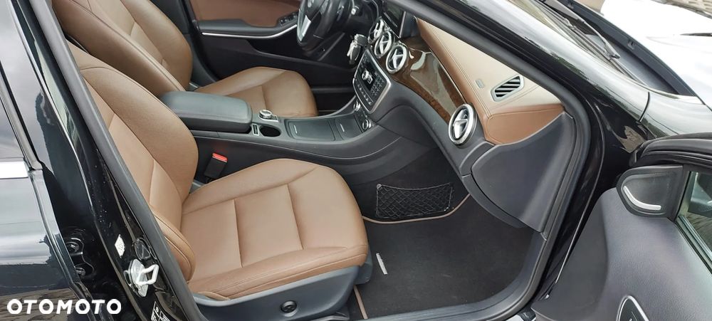 Mercedes-Benz GLA - 41