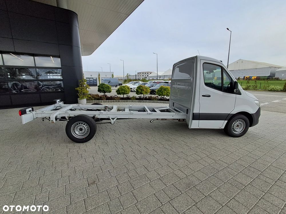 Mercedes-Benz Sprinter - 11