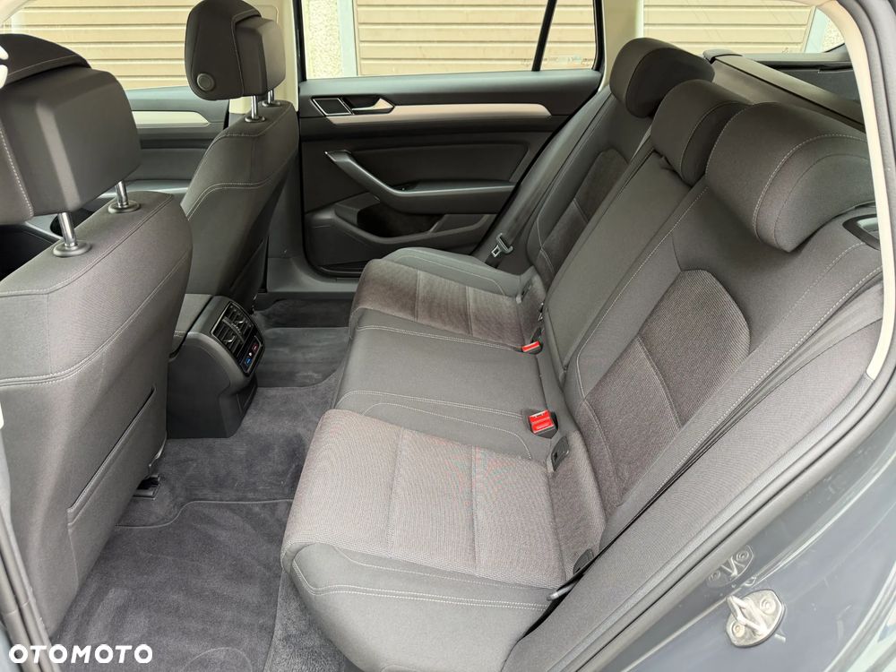 Volkswagen Passat - 24