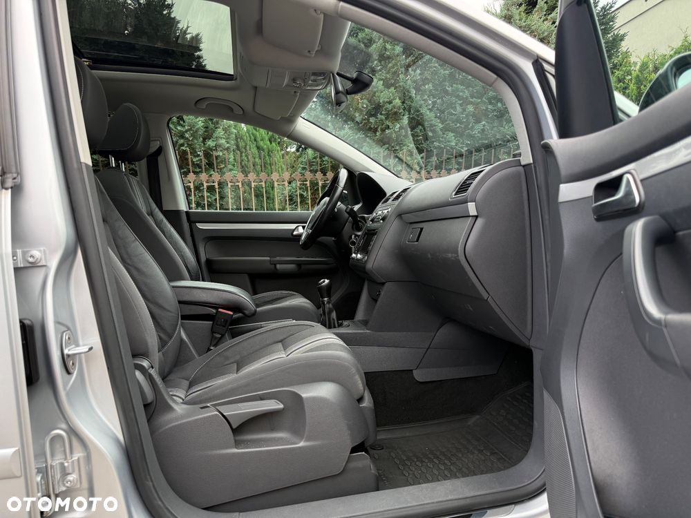 Volkswagen Touran 2.0 TDI DPF MATCH - 16