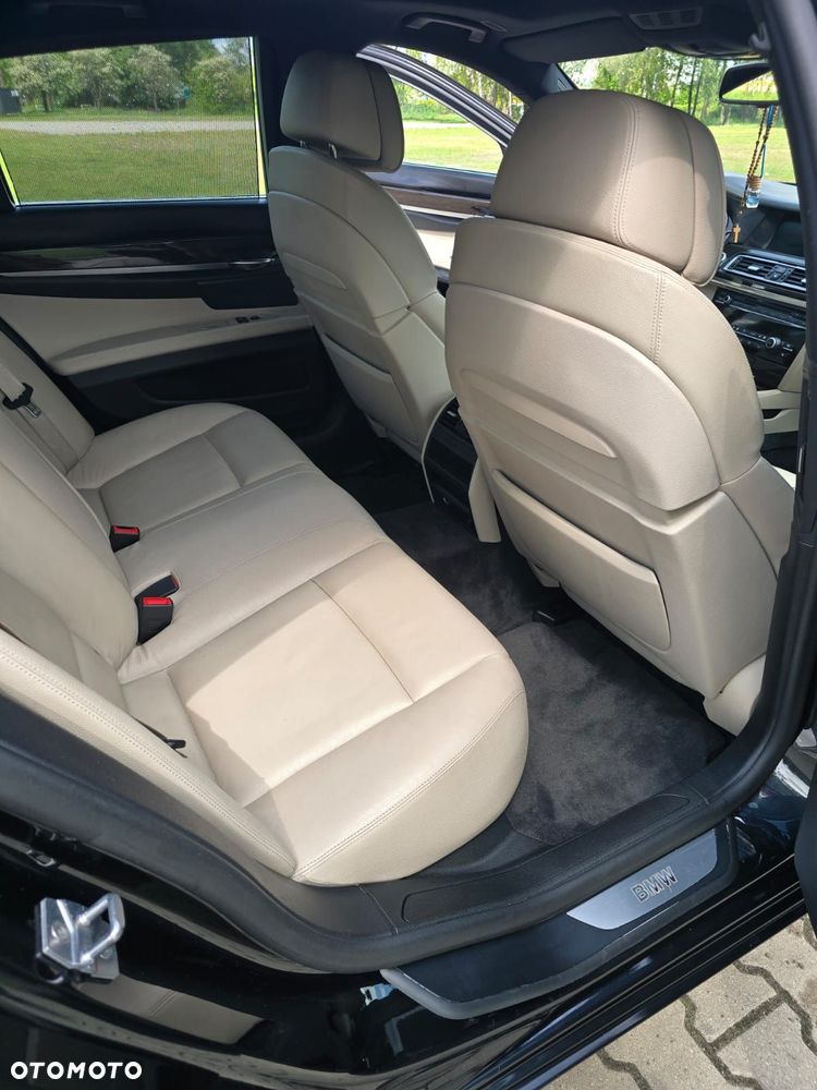 BMW Seria 7 740d - 12
