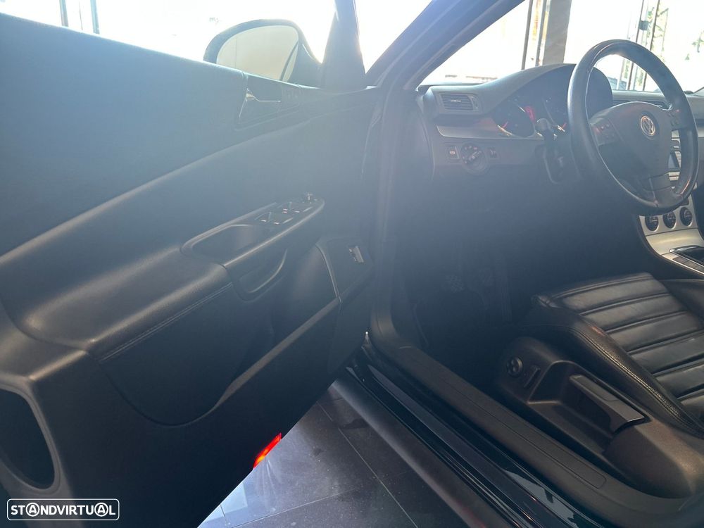 VW Passat Variant 2.0 TDi 4M Highline - 16