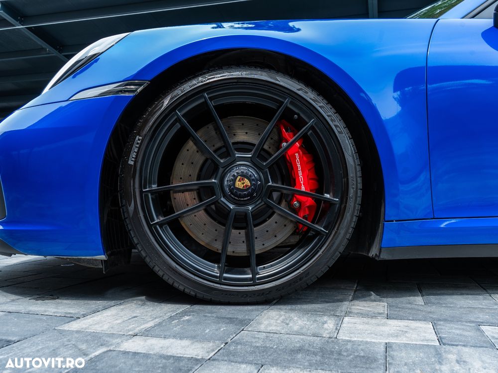 Porsche 911 4 GTS PDK - 23