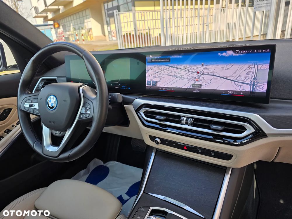 BMW Seria 3 330e xDrive M Sport - 10