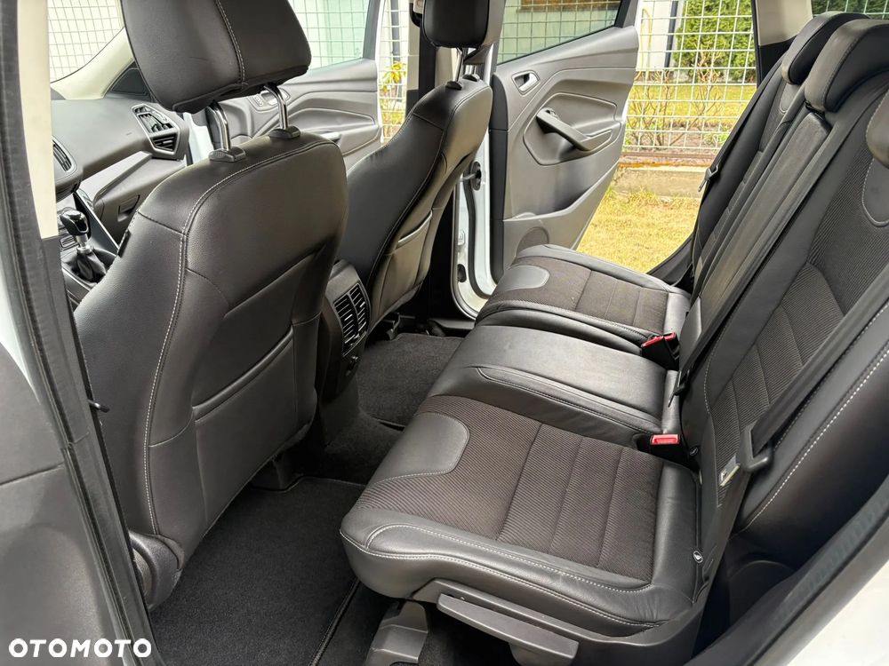 Ford Kuga 2.0 TDCi 2x4 Titanium - 14