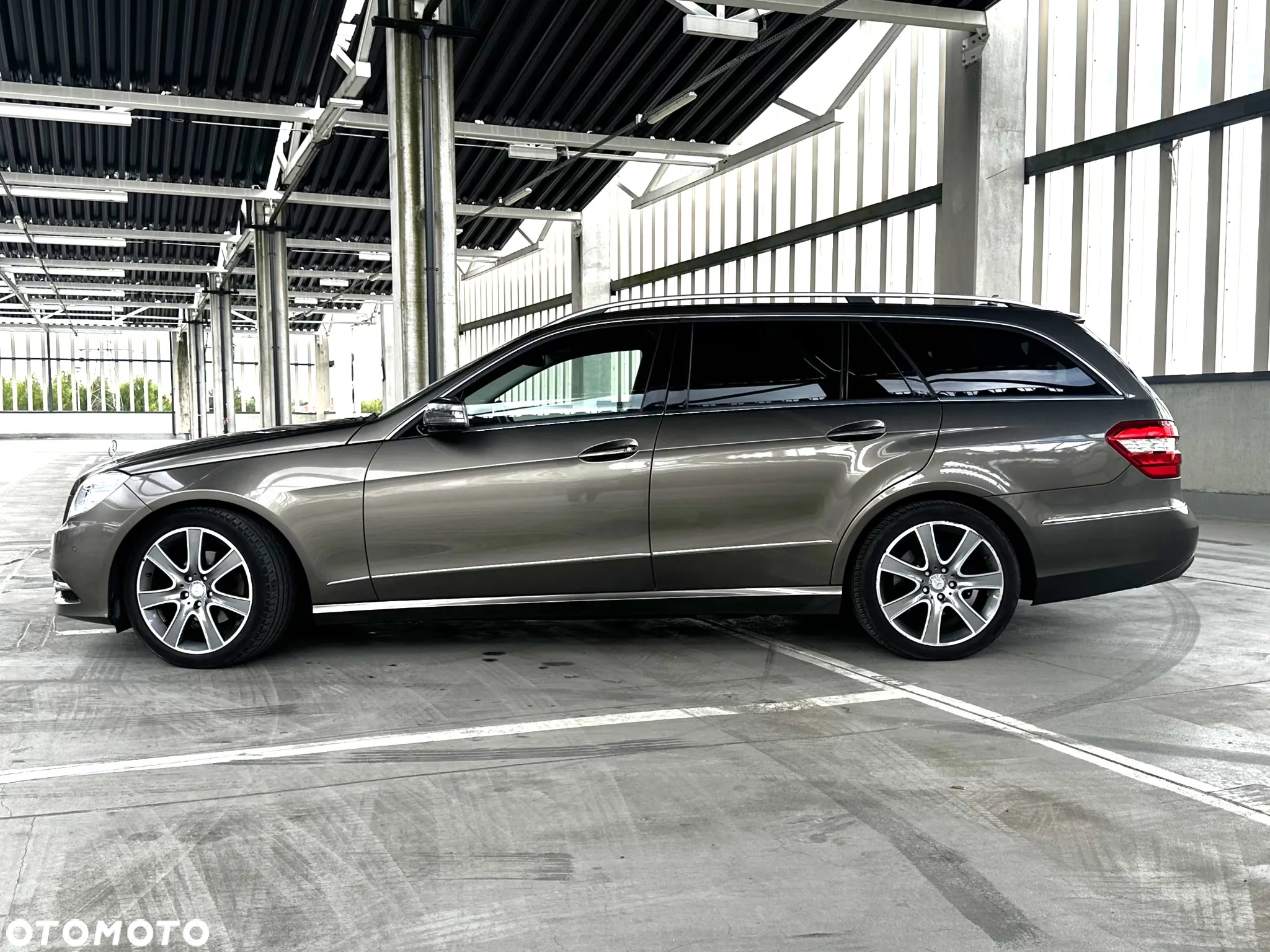 Mercedes-Benz Klasa E 200 T CGI BlueEFFICIENCY 7G-TRONIC Avantgarde - 5