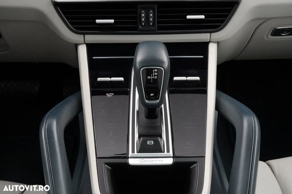 Porsche Cayenne Standard - 22