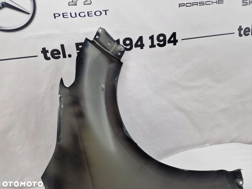 TOYOTA YARIS 4 IV 19- LEWY BŁOTNIK PRZEDNI PRZÓD , ŁADNY , CZARNY METALIK , NR AUKCJI BŁ15 - 12