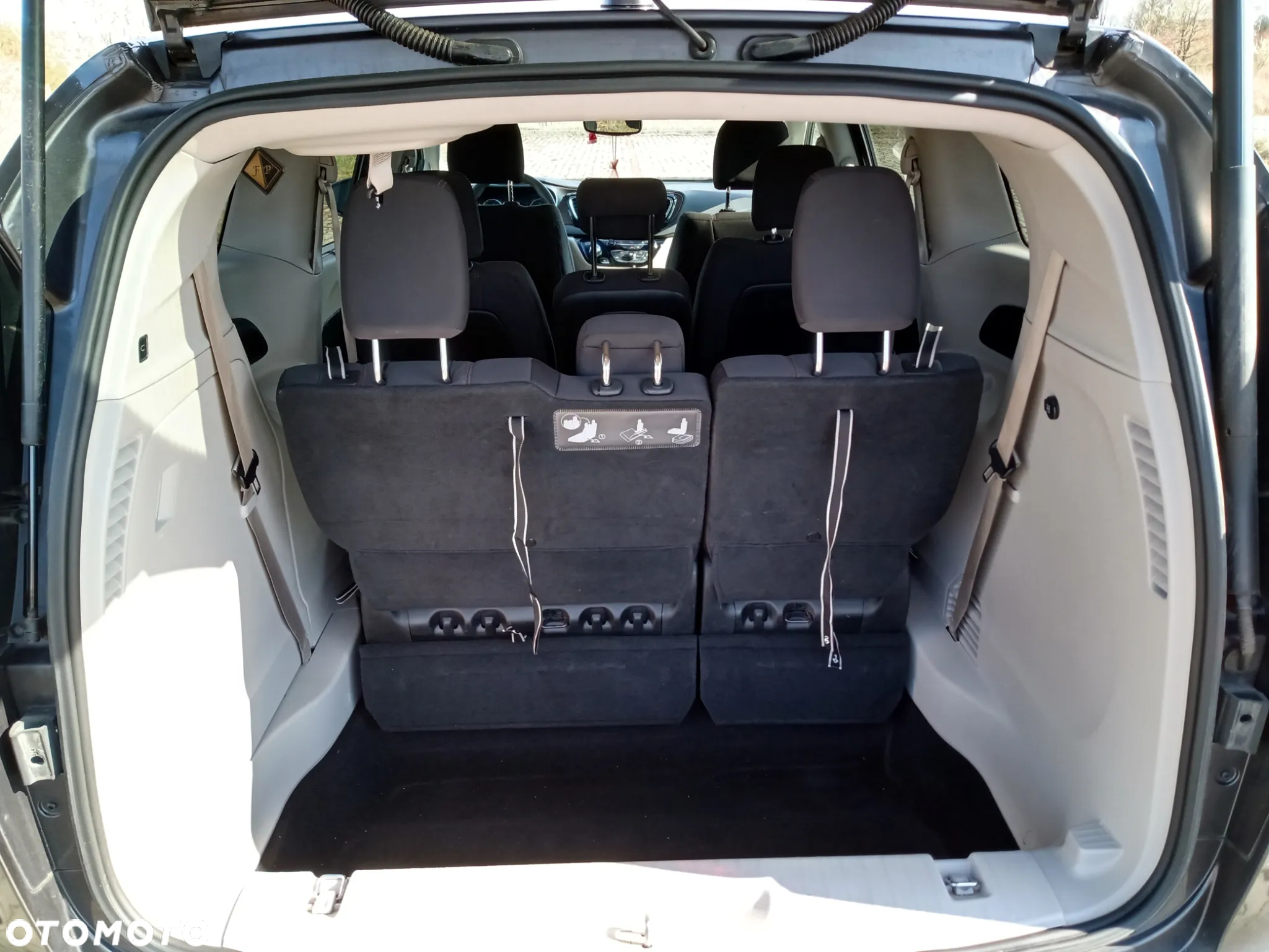 Chrysler Pacifica - 12