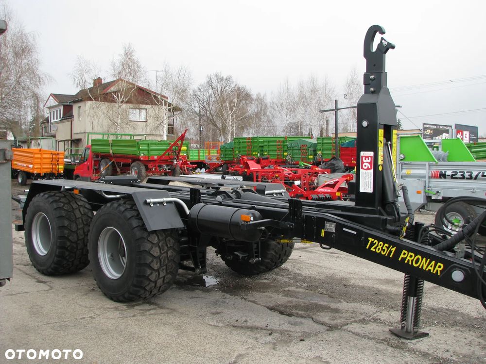 Pronar Przyczepa hakowa PRONAR T-285/1 - 17,7t do obsługi kontenerów rolniczych, budowlanych i komunalnych oraz platform  transportowych,  Kontener KO-04 -13,5t, Kontener KP-10 -7ton - 7