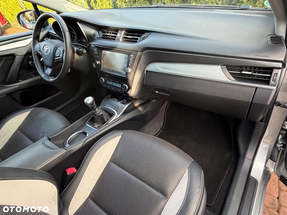 Toyota Avensis 2.0 D-4D Premium - 19