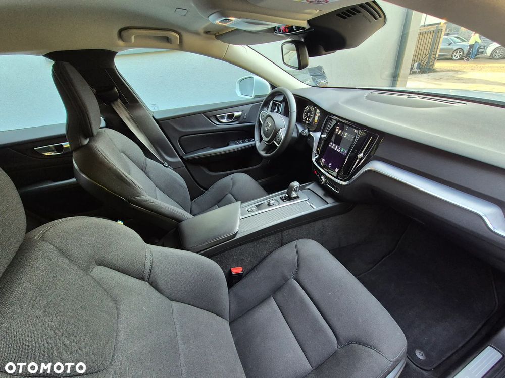 Volvo V60 B3 B Momentum - 13