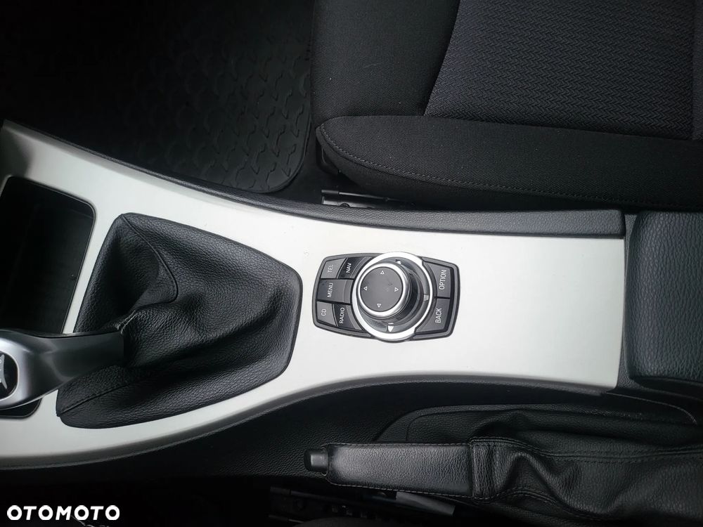 BMW Seria 3 318i Touring Edition Exclusive - 27