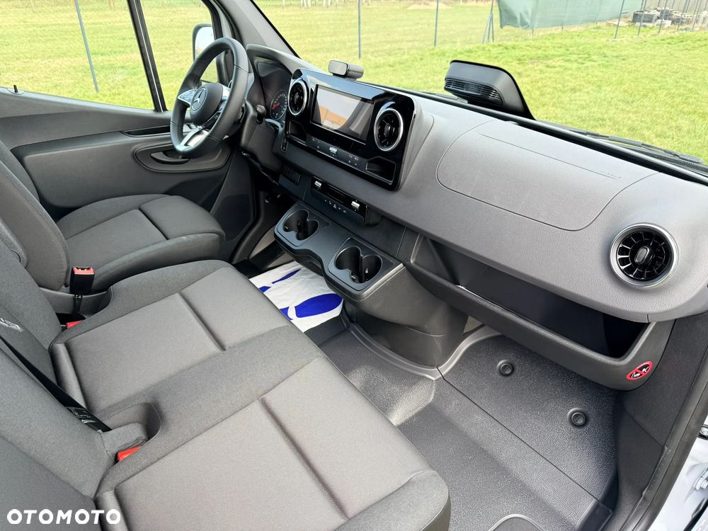 Mercedes-Benz Sprinter - 17