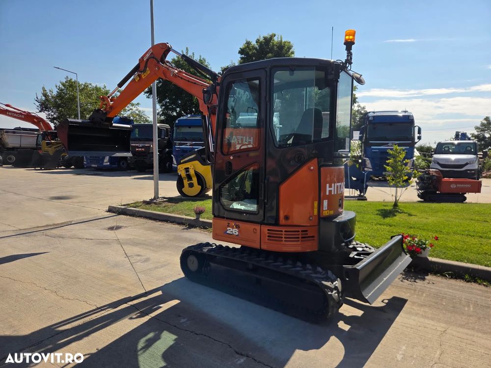 Hitachi ZX26U-6, 2024, 939 ore, Masa operationala 2,74tone, CUPLA RAPIDA mecanica+cupa ingusta+cupa lata+cupa taluz neinclinabila, LAMA NIVELARE, inst picon pe brate, fara aer conditionat, latime 1,2m, ridica 1,6 tone, JAPONIA, leasing-PROMOTIE 31.900Eur+Tva - 29