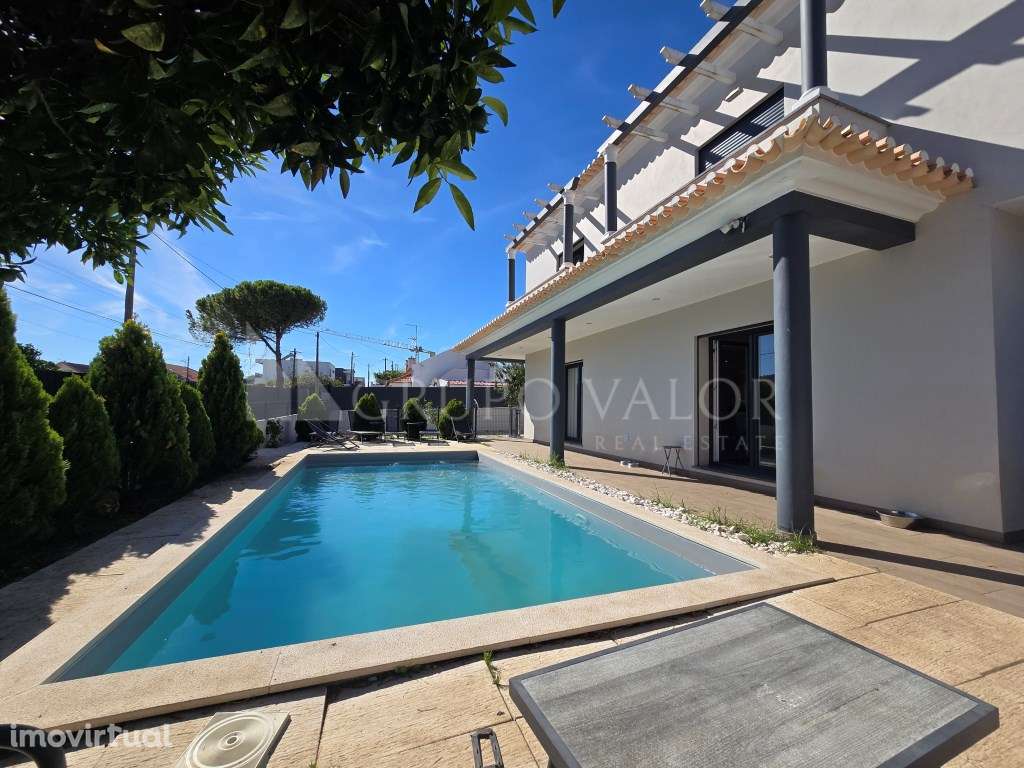 Moradia recente com piscina, 4 quartos, escritório e garagem - Grande imagem: 3/36