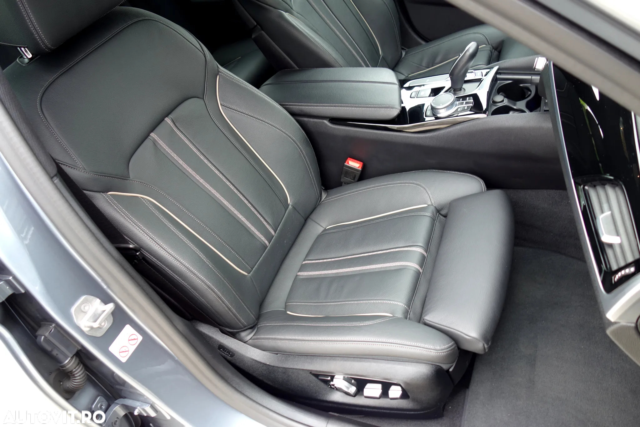BMW Seria 5 520i AT - 32