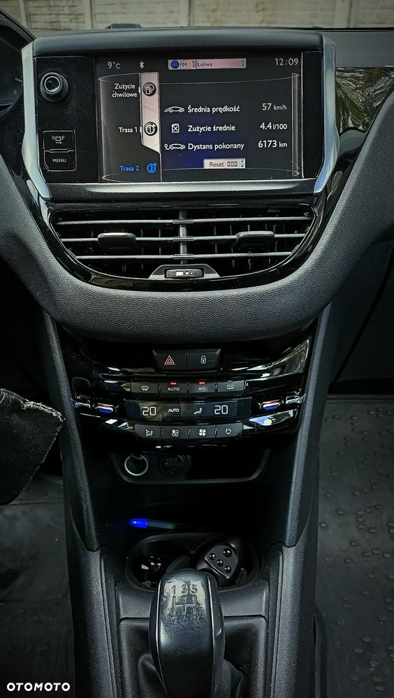 Peugeot 208 e-HDi 92 Stop&Start Allure - 11