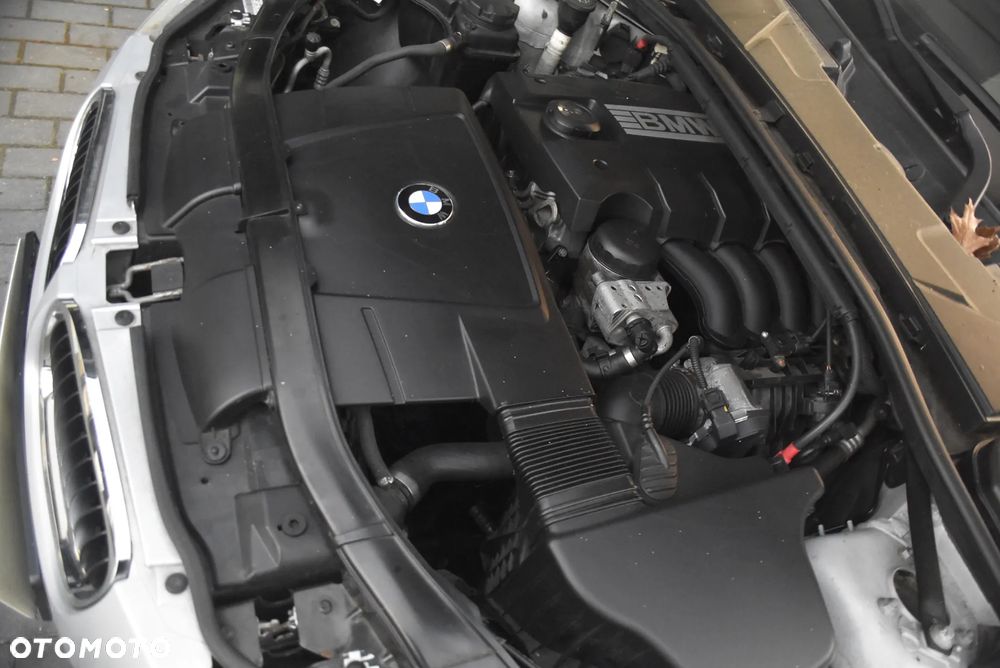 BMW Seria 3 318i Edition Sport - 16