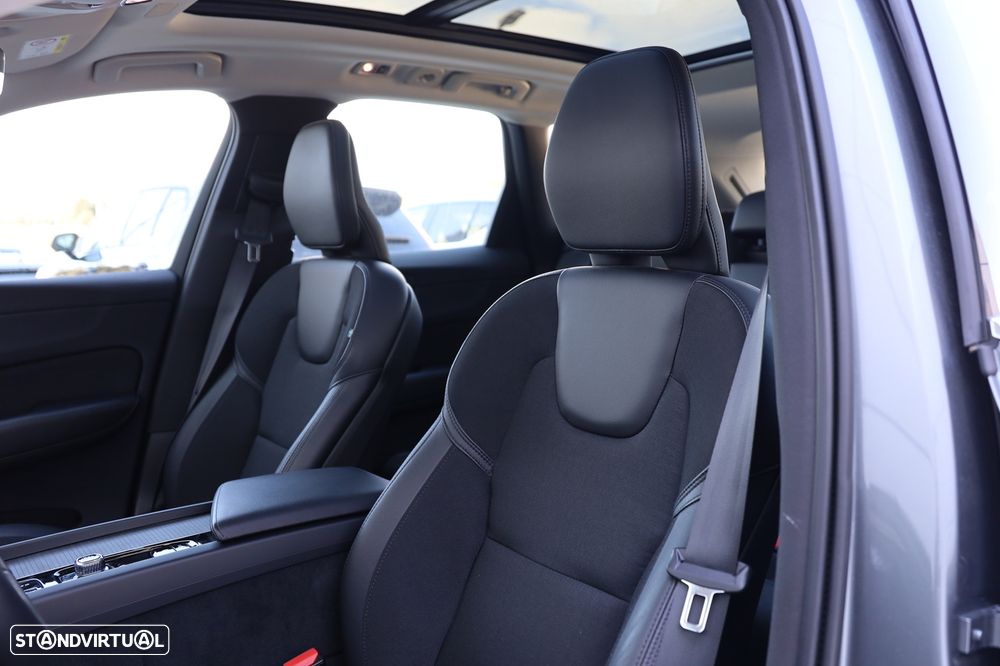 Volvo XC 60 2.0 T8 PHEV Momentum Plus AWD - 8