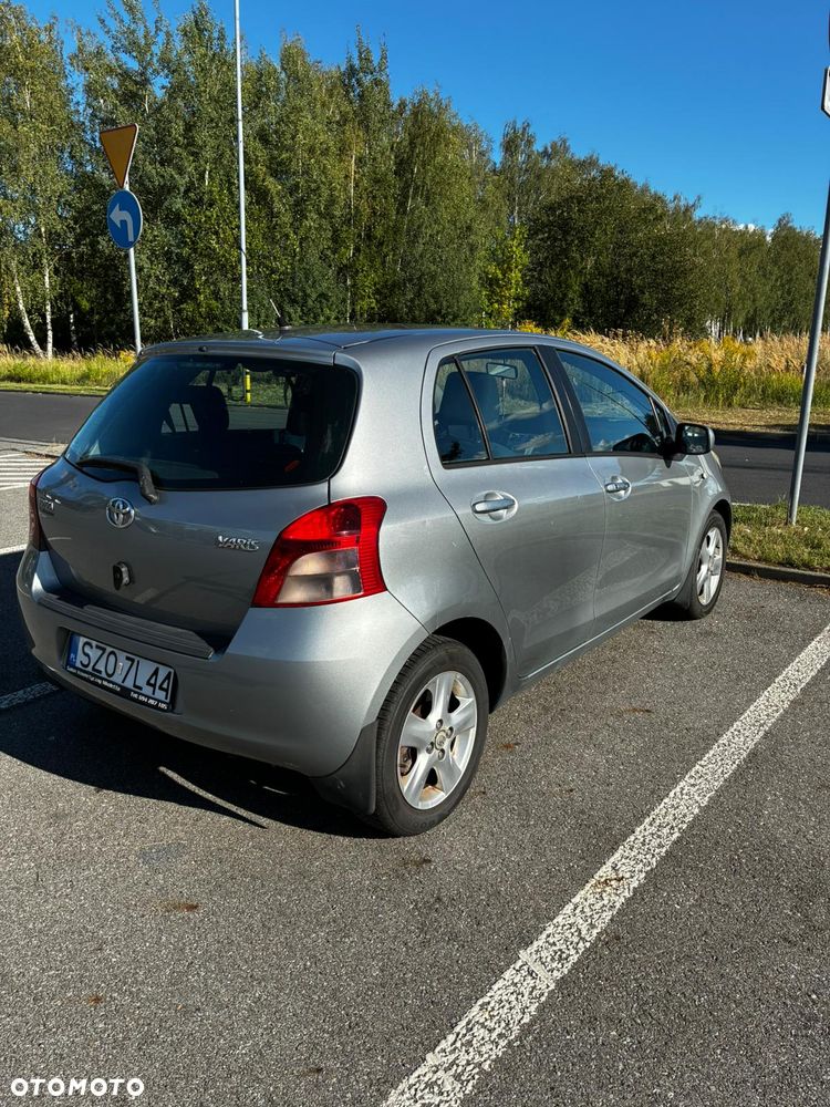Toyota Yaris 1.3 VVT-i Cool - 4