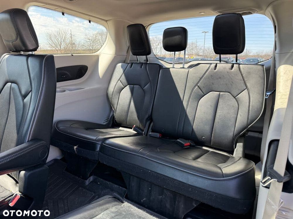 Chrysler Pacifica - 15