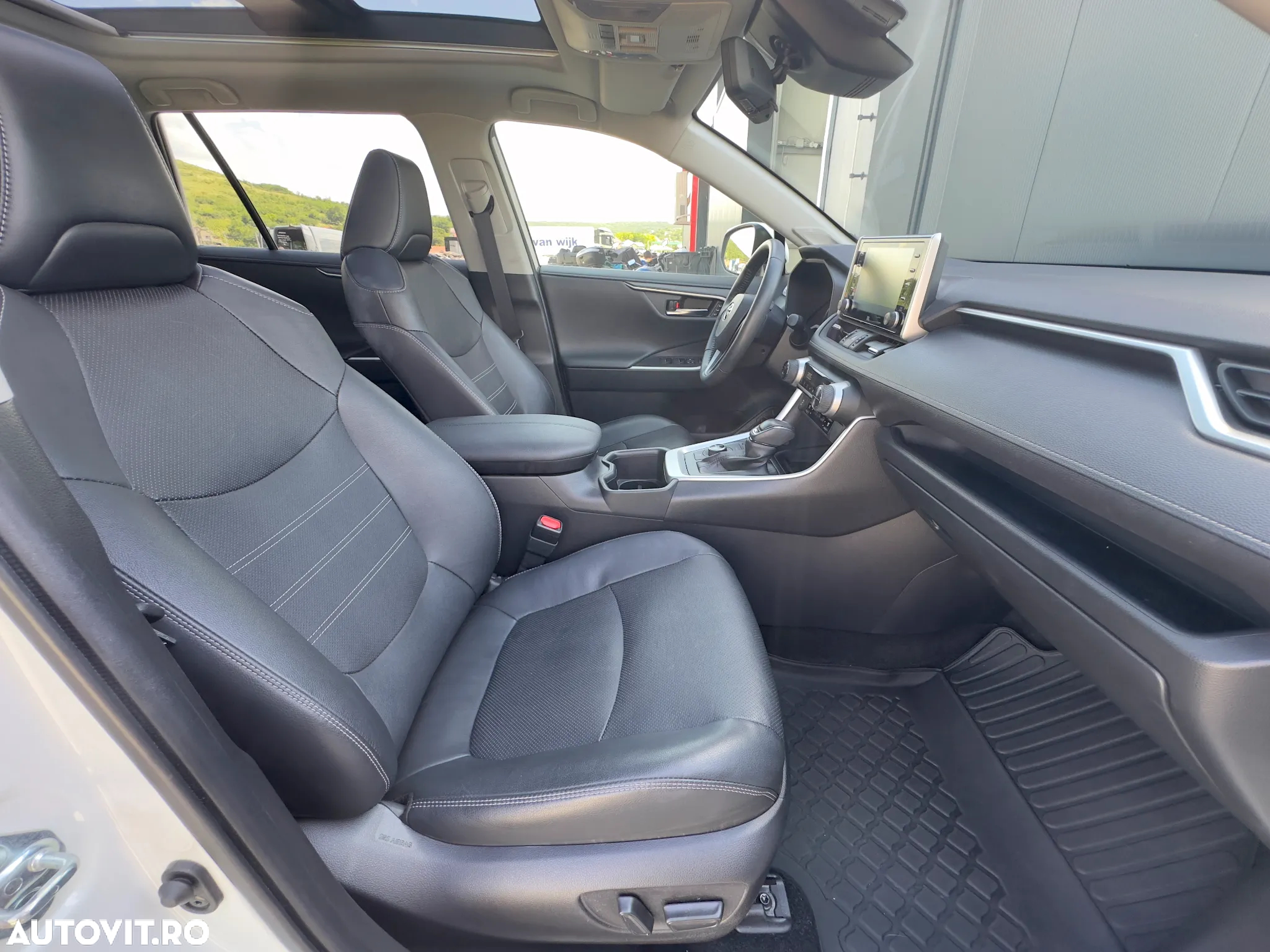 Toyota RAV4 2.5 Hybrid VVT-iE 4x4 Luxury Premium - 23