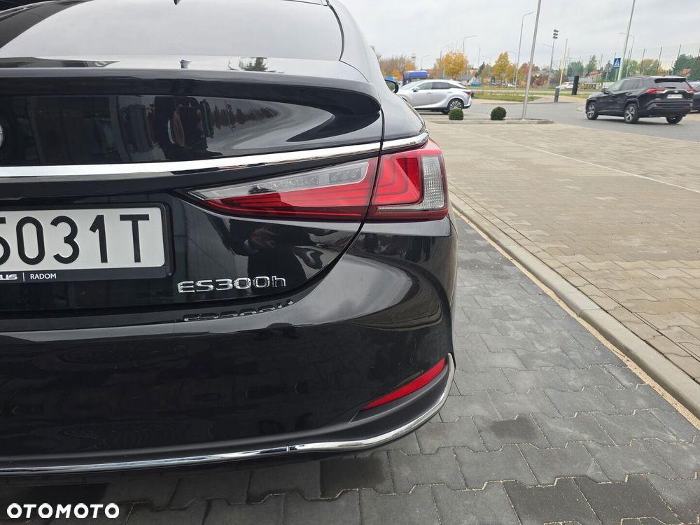 Lexus ES 300h Business Edition - 24