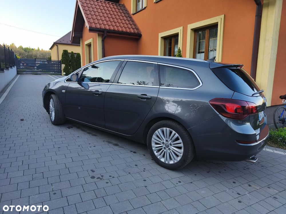 Opel Astra 1.6 Turbo Cosmo - 8
