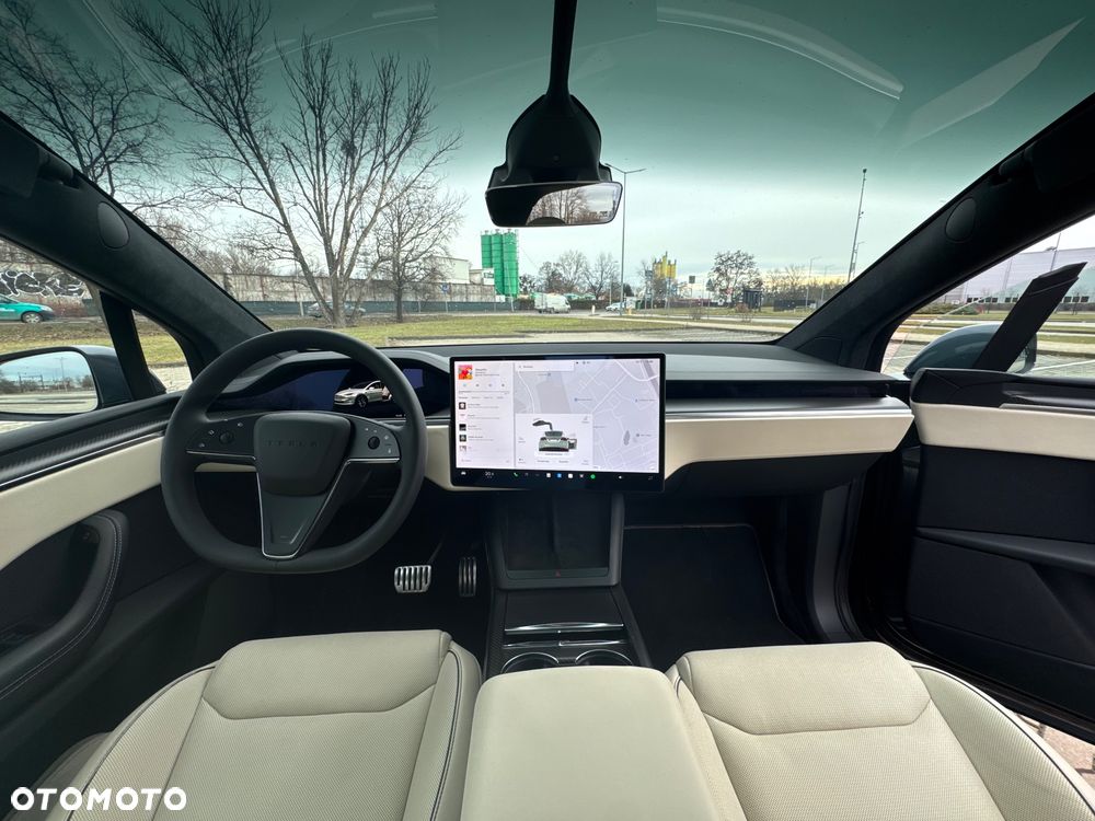 Tesla Model X Plaid - 18