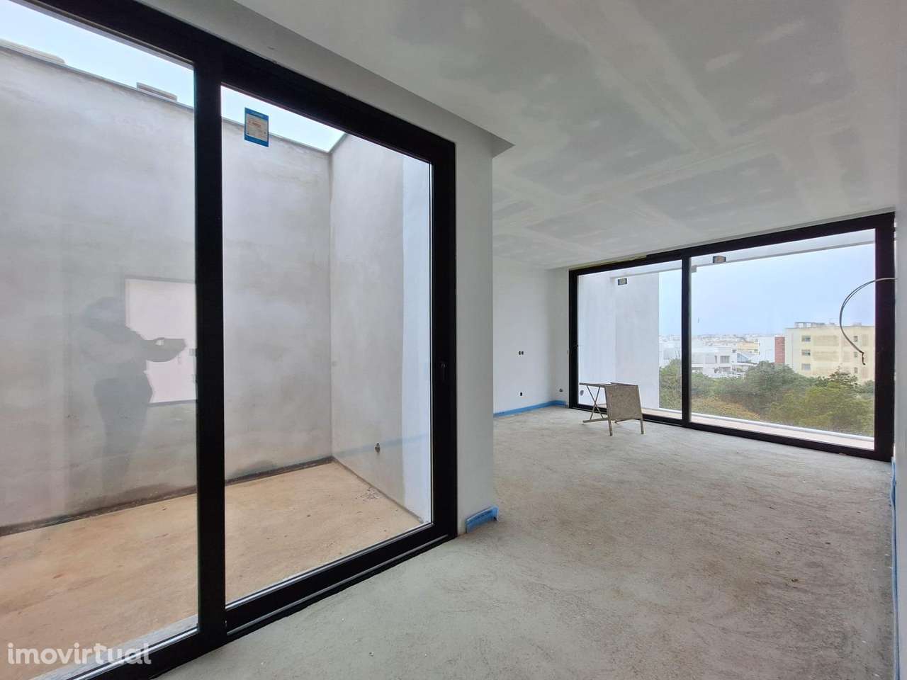 Moradia Geminada T3 +1 com piscina - Lagoa - Grande imagem: 2/14