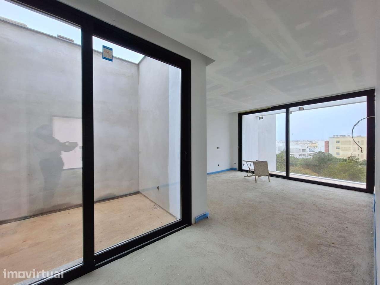 Moradia Geminada T3 +1 com piscina - Lagoa - Grande imagem: 2/14