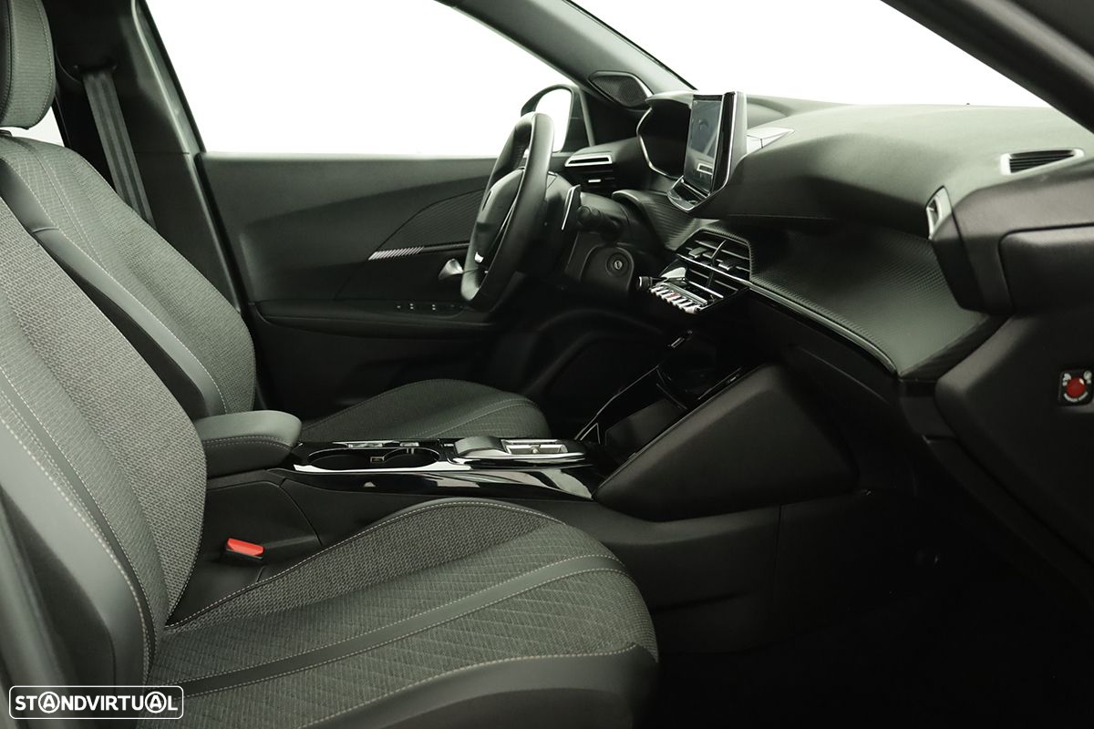Peugeot 2008 1.2 PureTech Allure EAT8 - 24