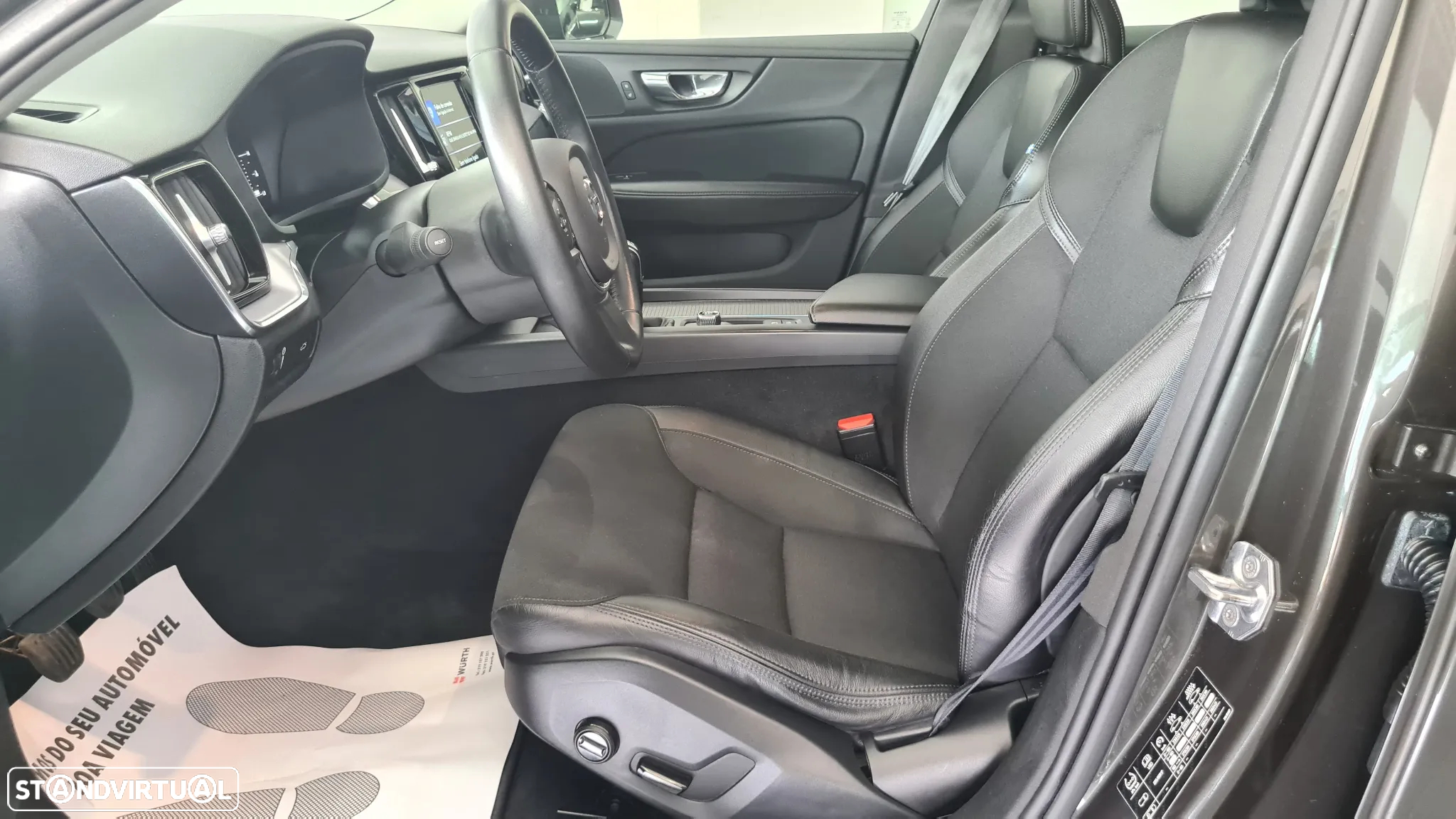 Volvo V60 2.0 D3 Momentum - 17