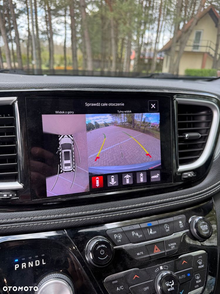 Chrysler Pacifica - 11