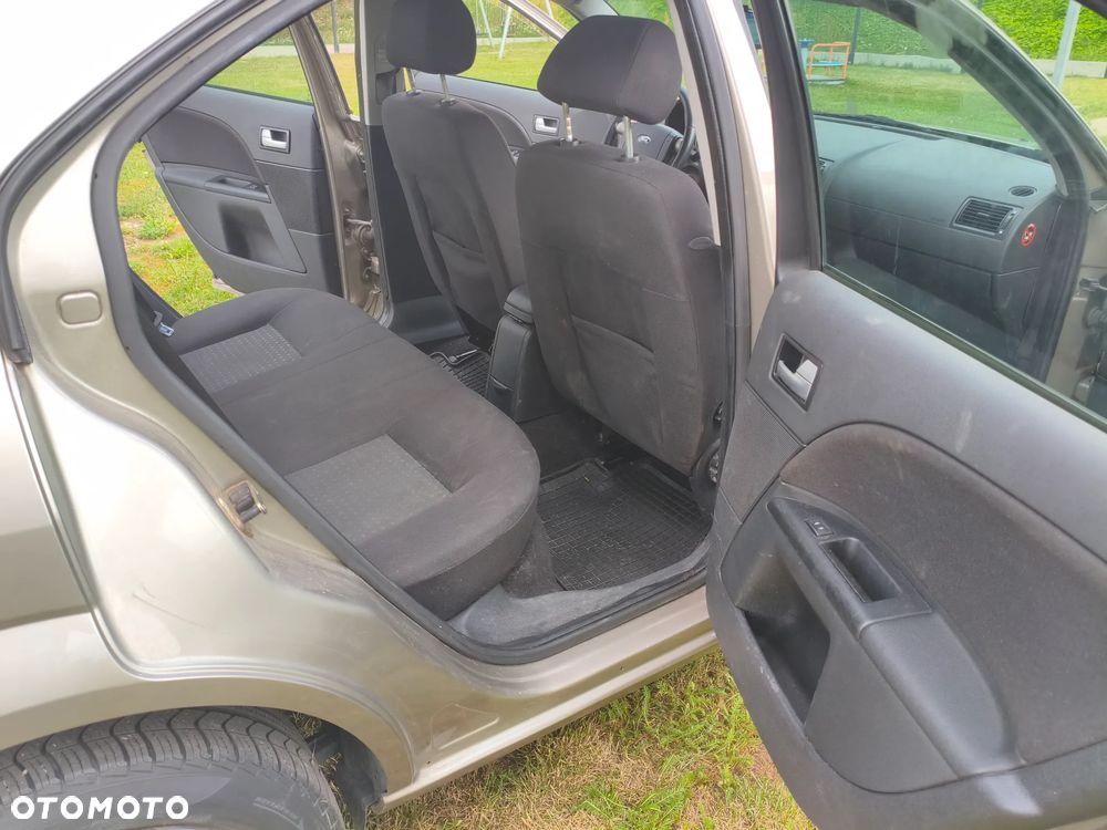 Ford Mondeo 2.0 TDCi Ambiente - 6
