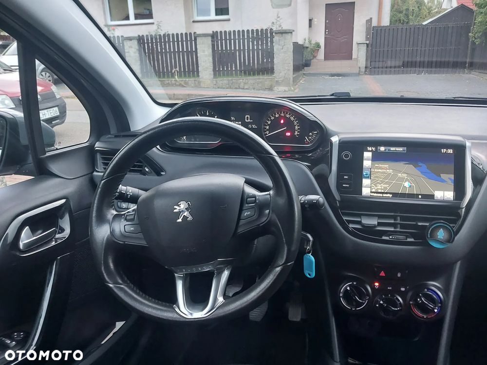 Peugeot 208 - 6