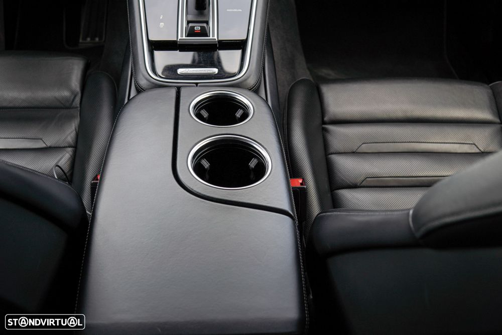 Porsche Panamera 4 E-Hybrid 10 Years Edition - 27