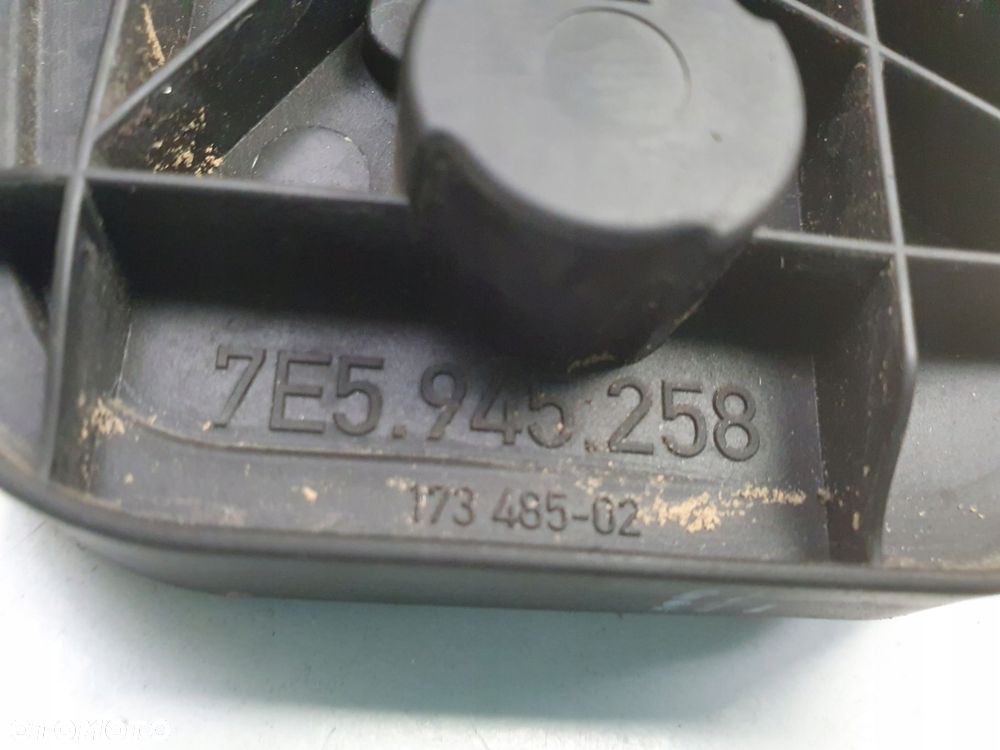 VW Transporter T5 lift PRAWY TYLNY WKŁAD LAMPY tył 7E5945258 - 4