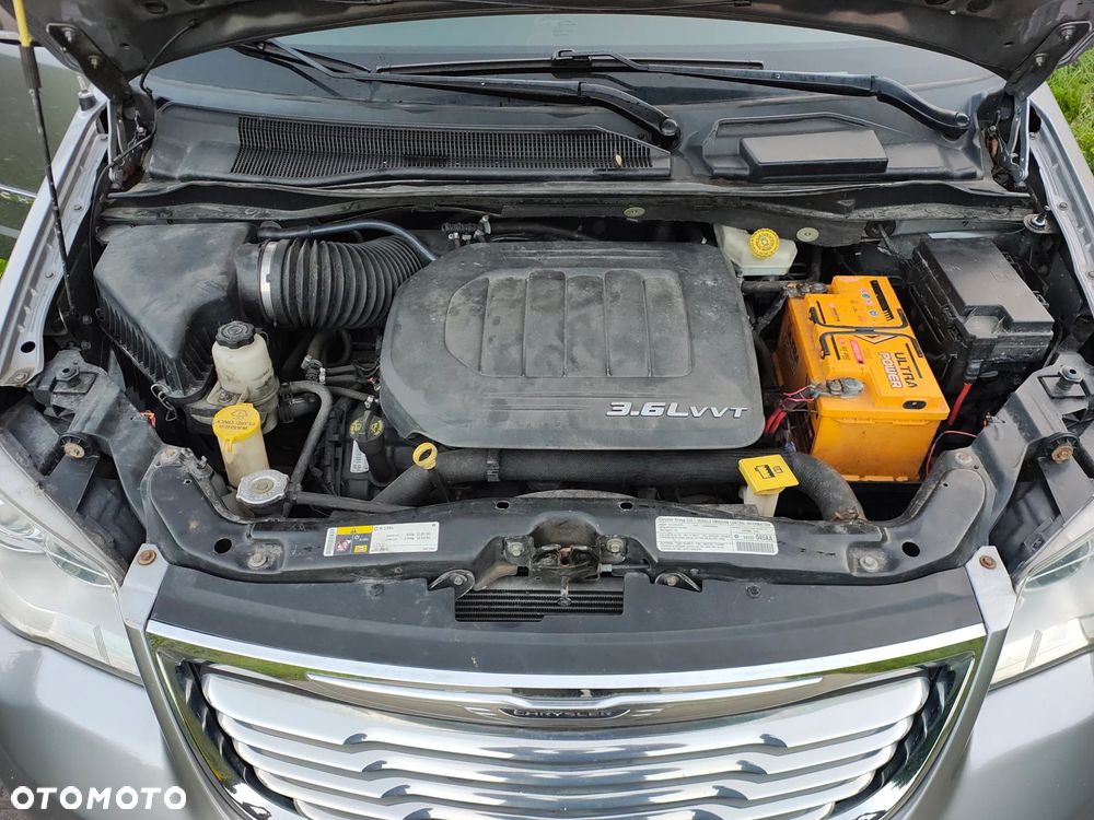 Chrysler Town & Country 3.6 Limited - 31
