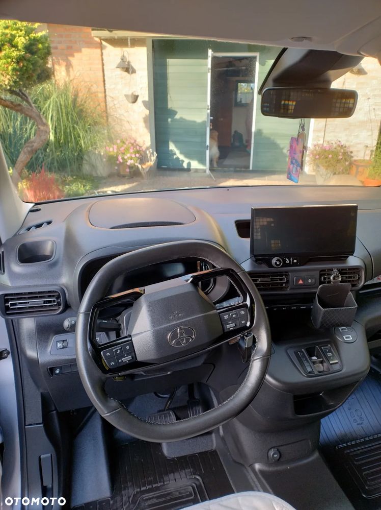 Toyota Proace City 1.5 D-4D Long 2,4t Active (bryg.) - 16