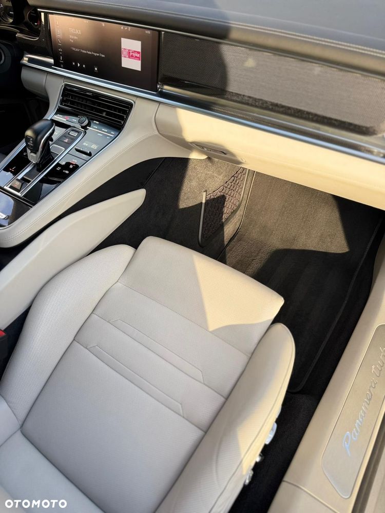 Porsche Panamera Turbo - 33