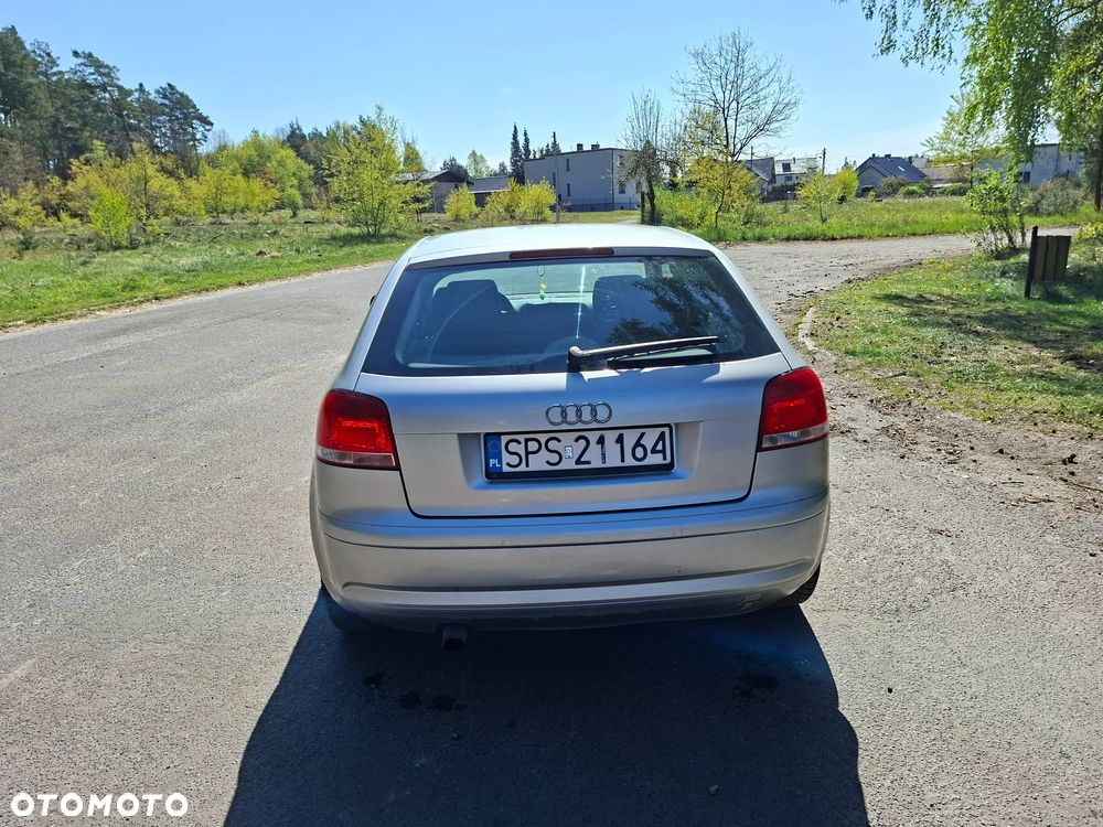 Audi A3 3-drzwiowe 1.6 FSI Ambiente - 3